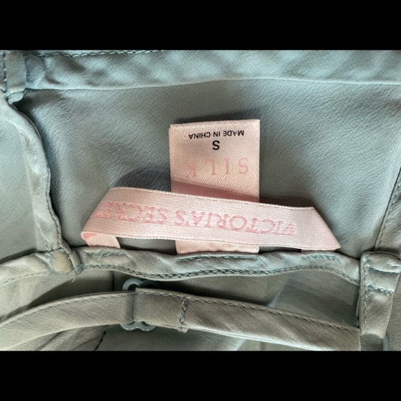 Vintage Victoria’s Secret sage green silk negligee with black lace trim, size S - Picture 2 of 3